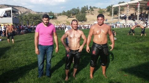 Akyazı Belediyesi güreş takımı derece ile döndü